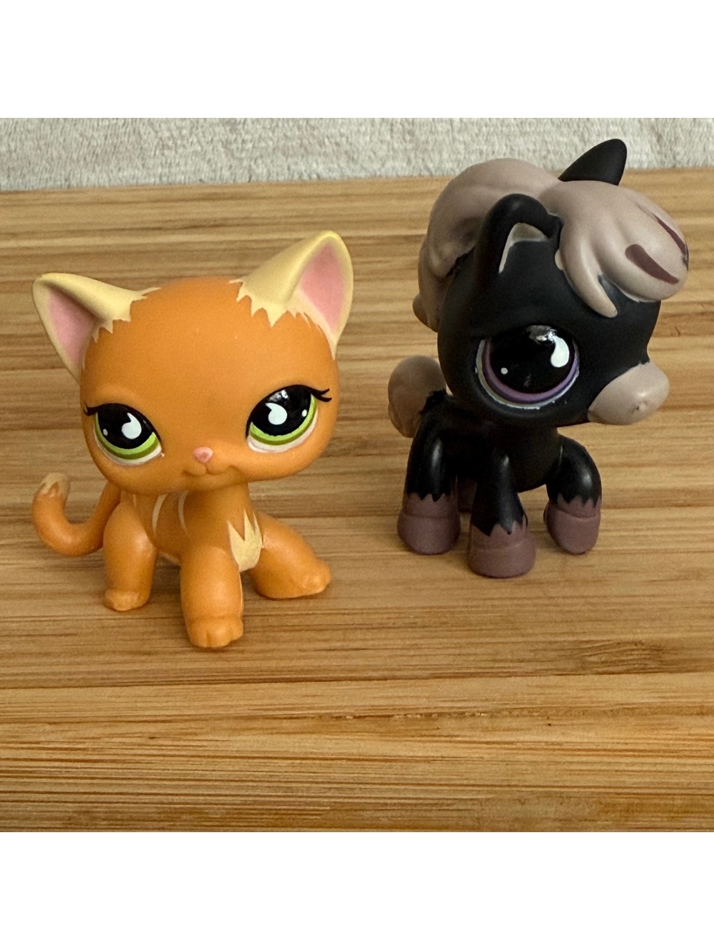 Littlest Pet Shop Shorthair Cat #790 and Black Horse #523 Figures Set